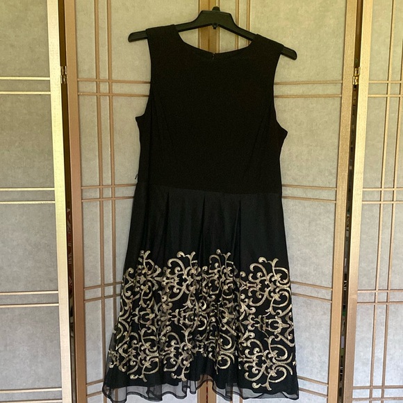 Black party dress with gold embroidered tulle, size 18 - Picture 1 of 9